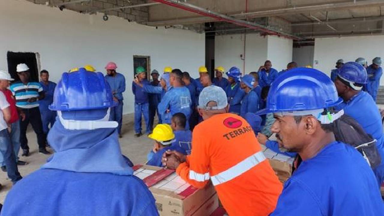 Hoje, 05/06, teve paralisação dos trabalhadores (as) na obra da Roble, no Lobato