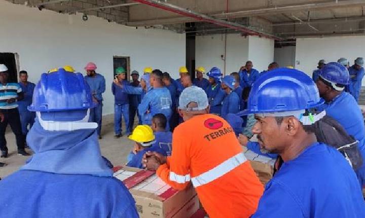 Hoje, 05/06, teve paralisação dos trabalhadores (as) na obra da Roble, no Lobato