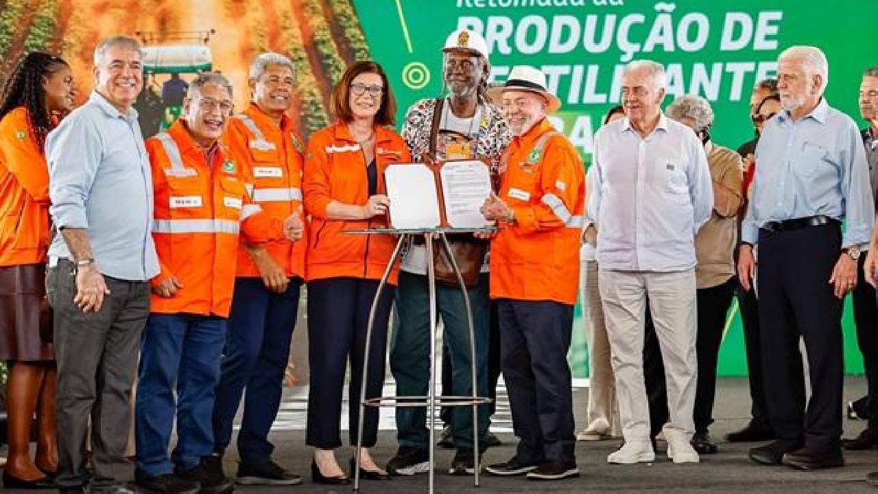 Petrobras celebra retomada da produção de fertilizantes na Bahia com visita de Lula à Fafen