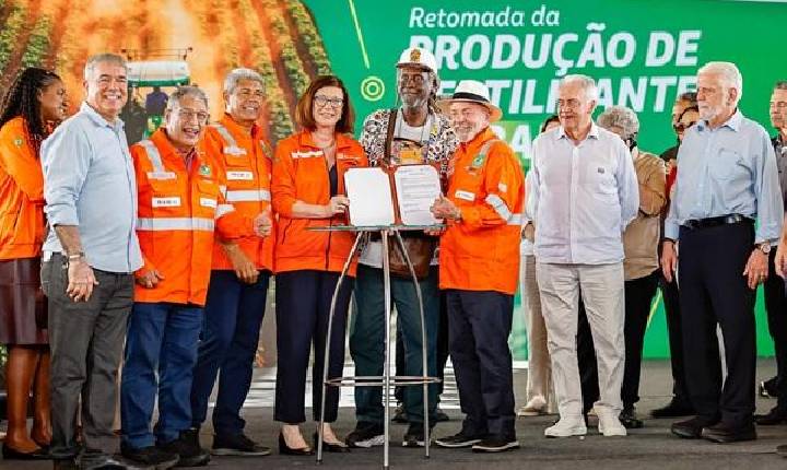 Petrobras celebra retomada da produção de fertilizantes na Bahia com visita de Lula à Fafen