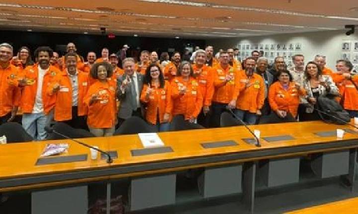 Petroleiros e petroleiras lotam audiência pública na Câmara e defendem reestatização do Sistema Petrobrás