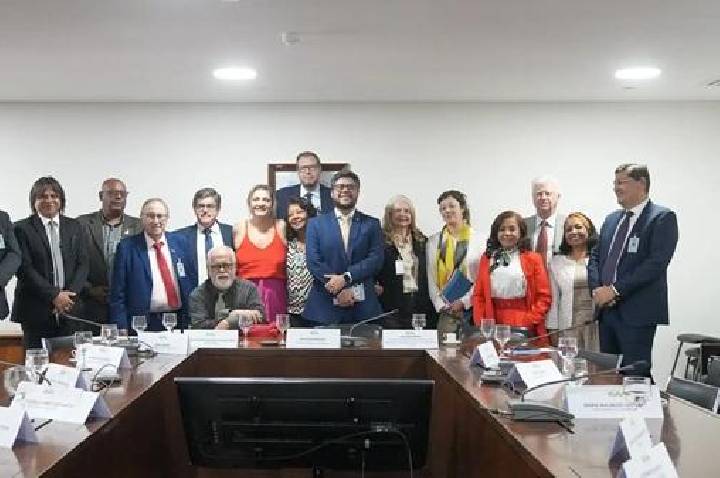 PÚBLICA BUSCA APOIO DO GOVERNO PELO FIM DA CONTRIBUIÇÃO DE APOSENTADOS E PENSIONISTAS