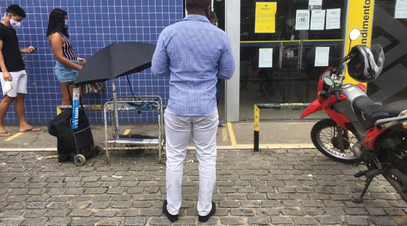 BB continua obrigando bancário a organizar fila