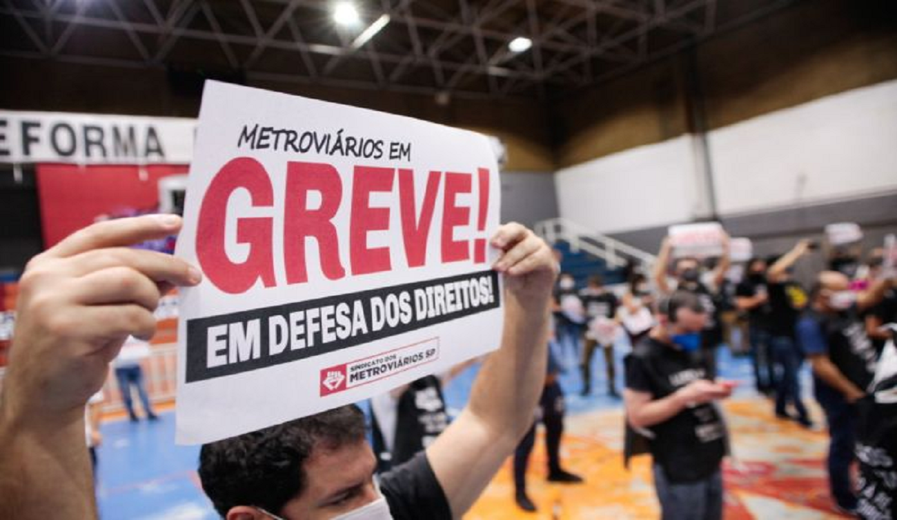 Governo de SP aceita a proposta do MPT e metroviários suspendem greve