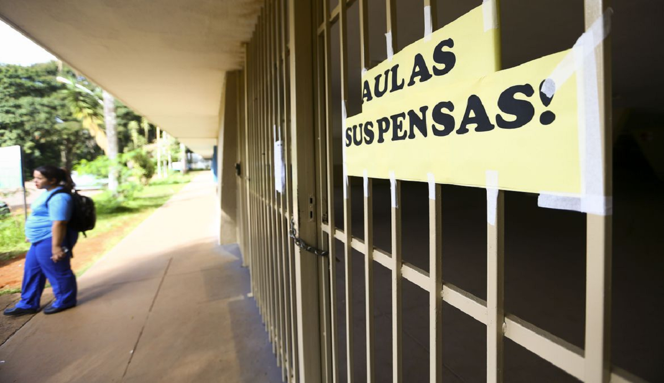 Retorno às aulas coloca em risco a vida de 9,3 milhões de pessoas, aponta Fiocruz