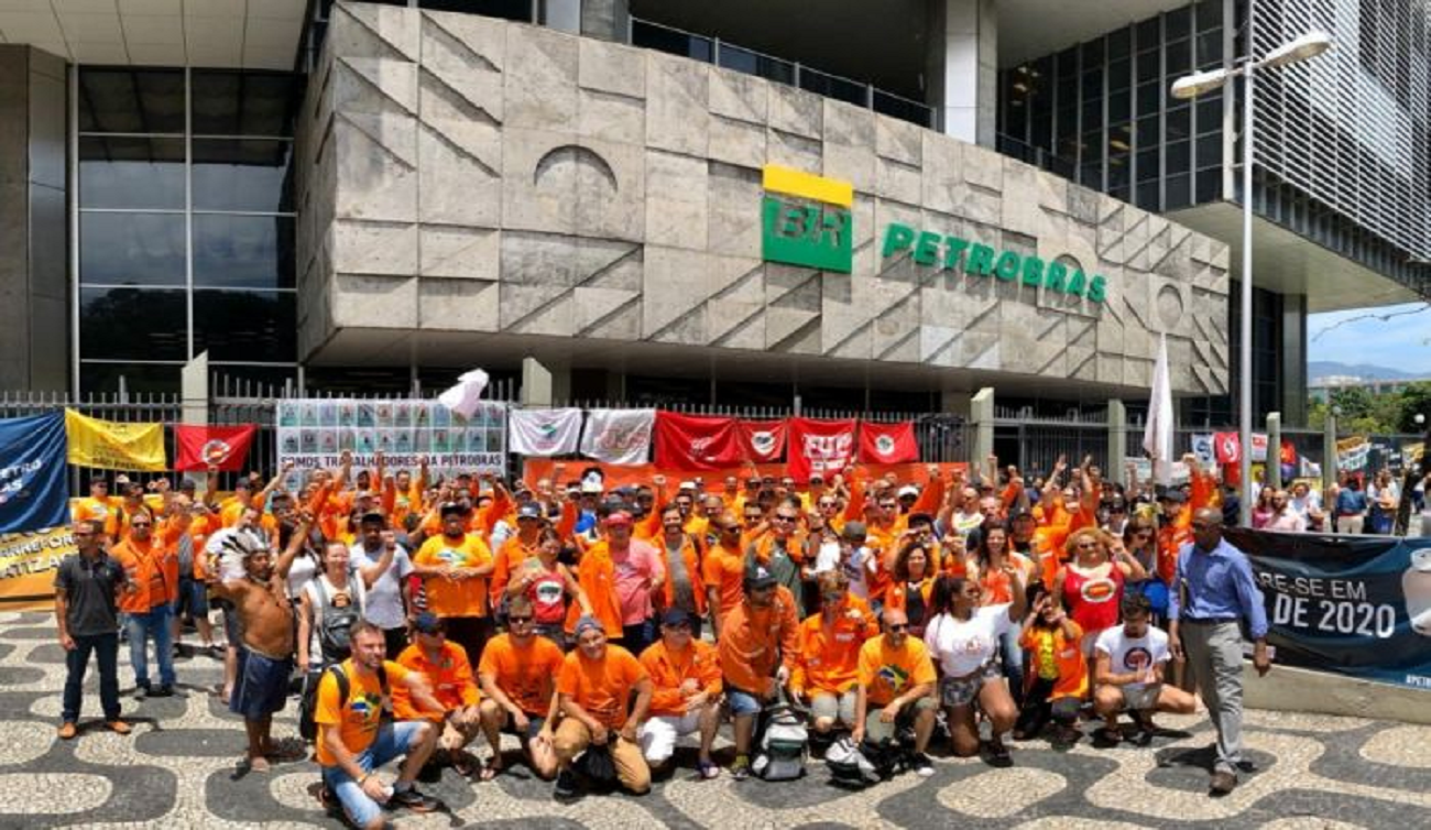 Trabalhadores e acionistas da Petrobras se unem para barrar privatização da estatal