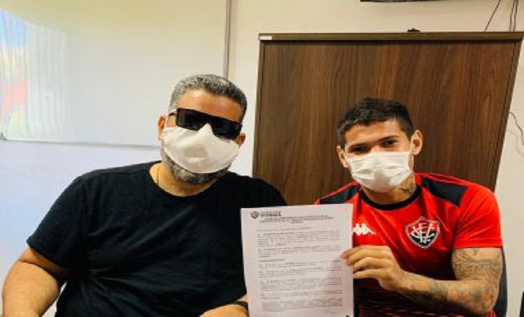 Léo Ceará estende vínculo com o Vitória até o fim da Série B