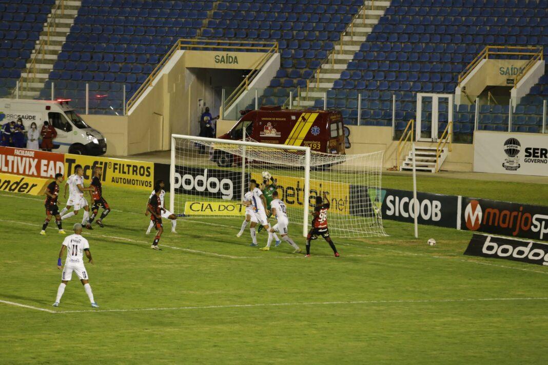 Vitória conhece primeira derrota na série B