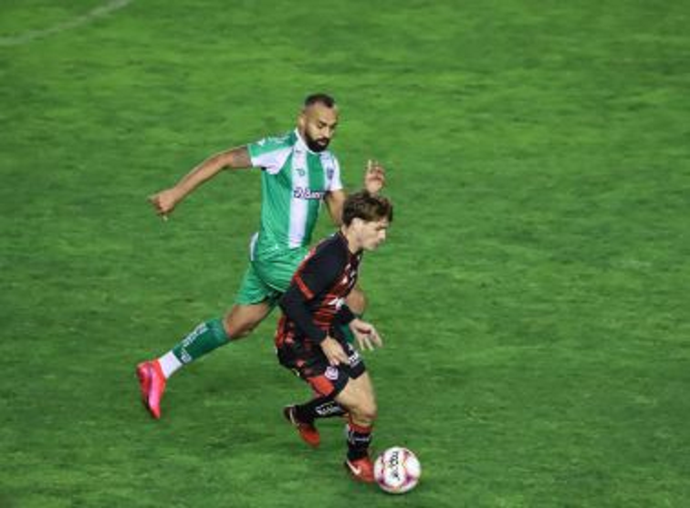 Vitória sai atrás, mas empata com o Juventude no Alfredo Jaconi