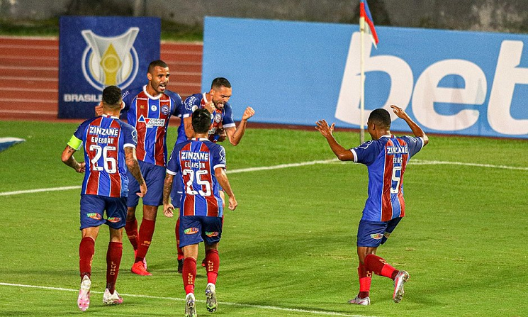 Sem dificuldades, Bahia vence o Vasco por 3 a 0 e respira no Brasileirão