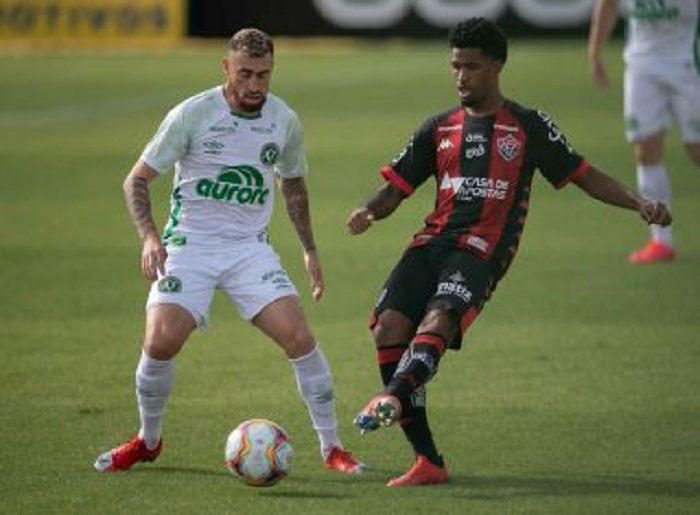 Vitória empata com Chapecoense e segue sem vencer jogando fora de casa