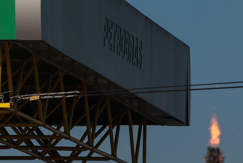 Brasilcom solicita ao Cade suspensão das vendas das refinarias da Petrobrás