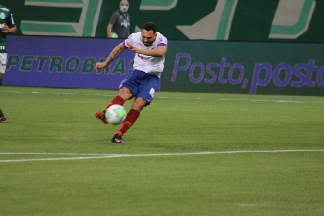 Com escalação confusa, Bahia leva três do Palmeiras