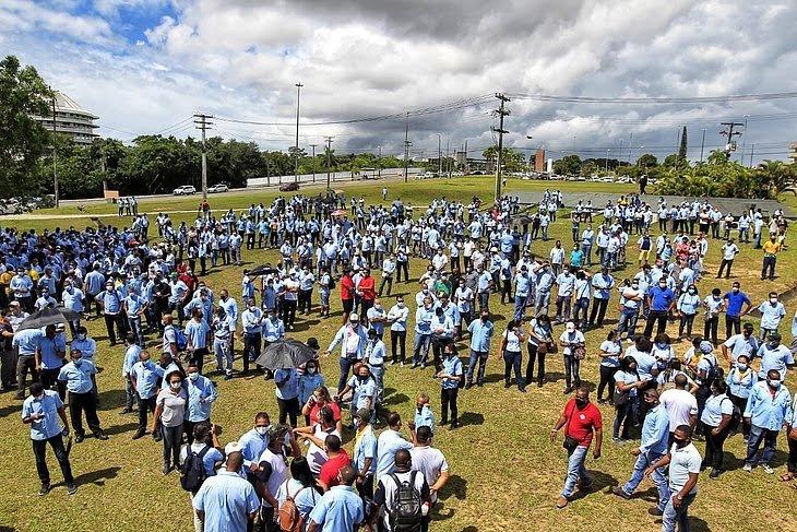 Funcionários da Ford fizeram nova manifestação pelo fim da fábrica na Bahia