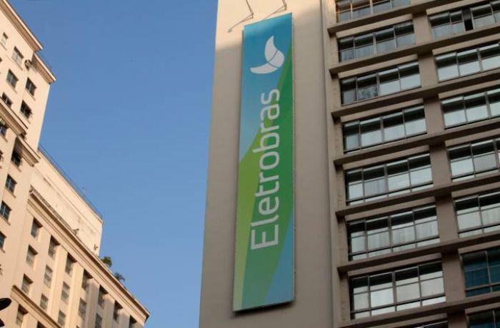 Renúncia de presidente da Eletrobras é vitória parcial contra privatização