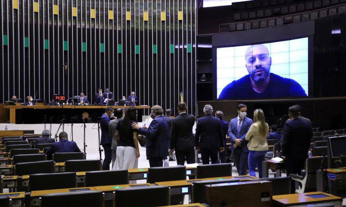 Câmara vota pela democracia e mantém deputado na cadeia