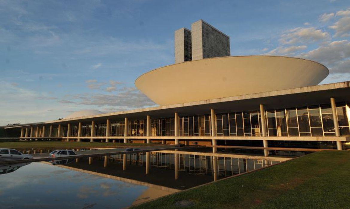 Congresso mantém vetos de Bolsonaro que pode acabar com as empresas públicas de saneamento
