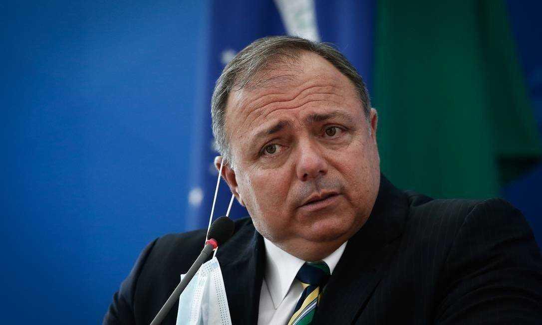 'Não estou doente e não entreguei o cargo', diz Pazuello por meio de assessoria