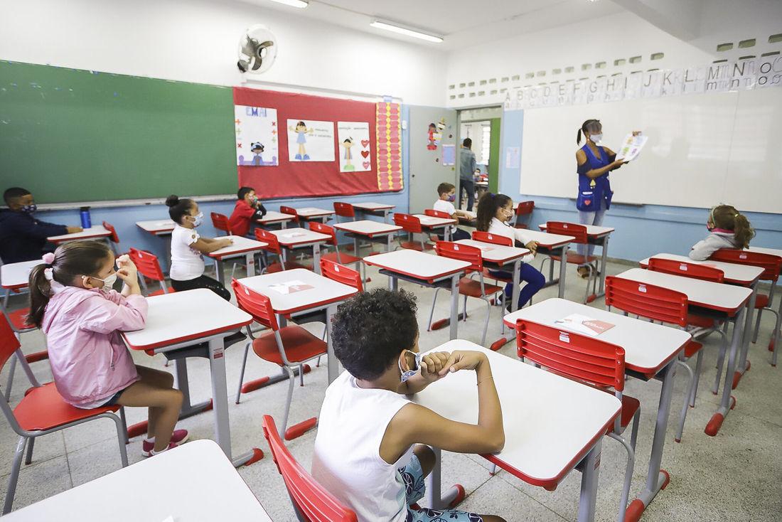 Professores não podem ser convocados para aulas presenciais