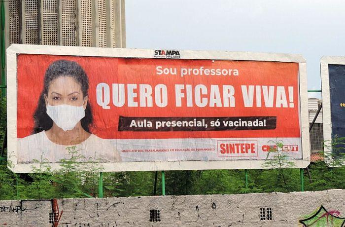 Sem vacina, trabalhadores da rede estadual de educação decretam greve em Pernambuco