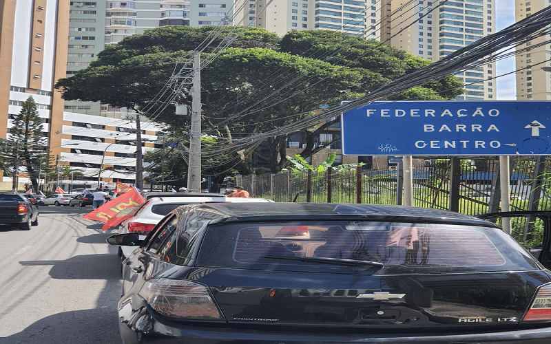 Após carreata, APLB Sindicato protocola na SMED documentos