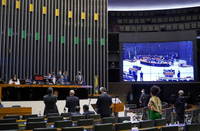 Câmara aprova urgência de PL que acaba com reserva de leitos em hospitais militares