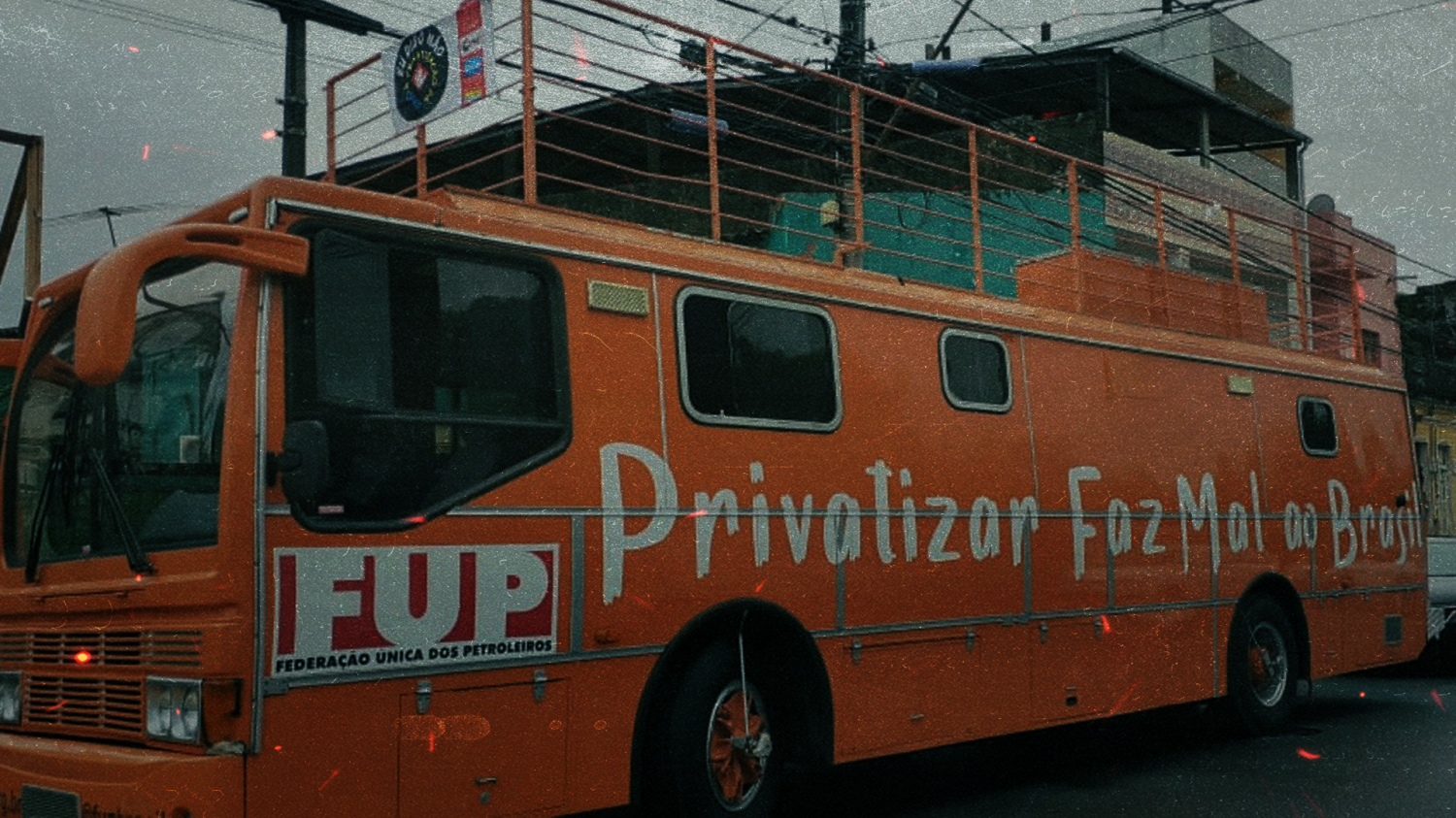 Carreata contra a privatização das empresas estatais chamou a atenção e teve apoio da população baiana