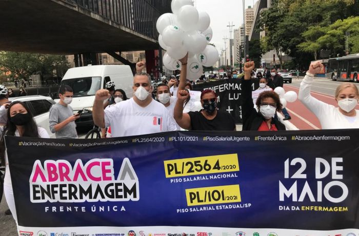No dia da enfermagem, categoria vai às ruas para lutar pelo piso nacional