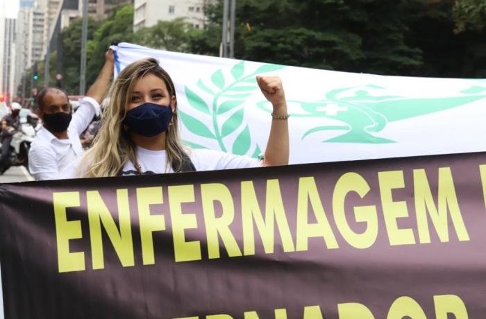 PL da enfermagem: mais que aplausos, trabalhadores querem direitos