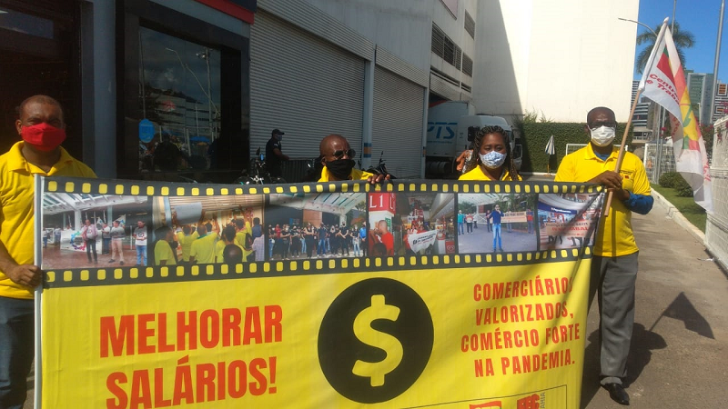 Sindicato leva campanha salarial ao Shopping da Bahia