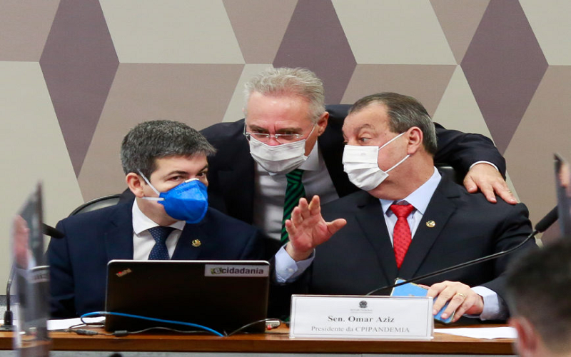 CPI deve informar ao Supremo crime de prevaricação de Bolsonaro, dizem senadores