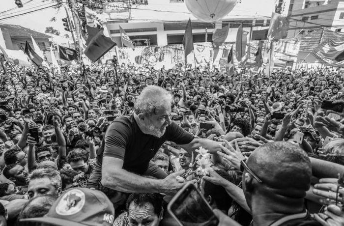 Lula tem 49% das intenções de voto e venceria no 1º turno das eleições, diz pesquisa