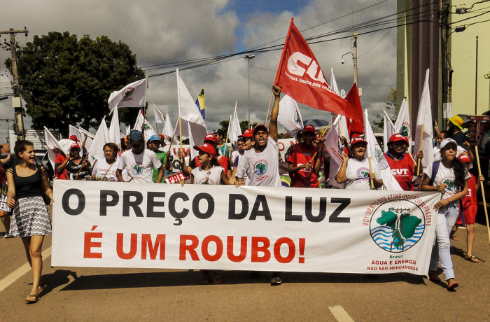 Um dia depois de ministro pedir “colaboração” ao povo, contas de luz aumentam 52%