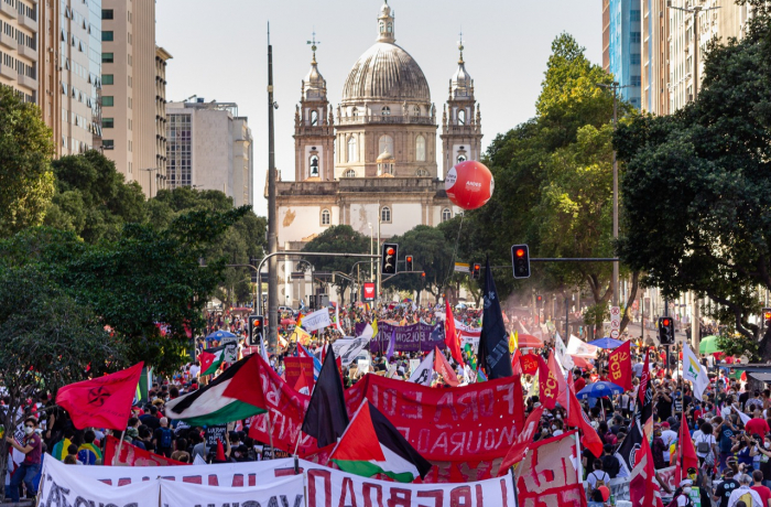 Mais de 600 mil pessoas foram às ruas no sábado (24) para exigir #ForaBolsonaro