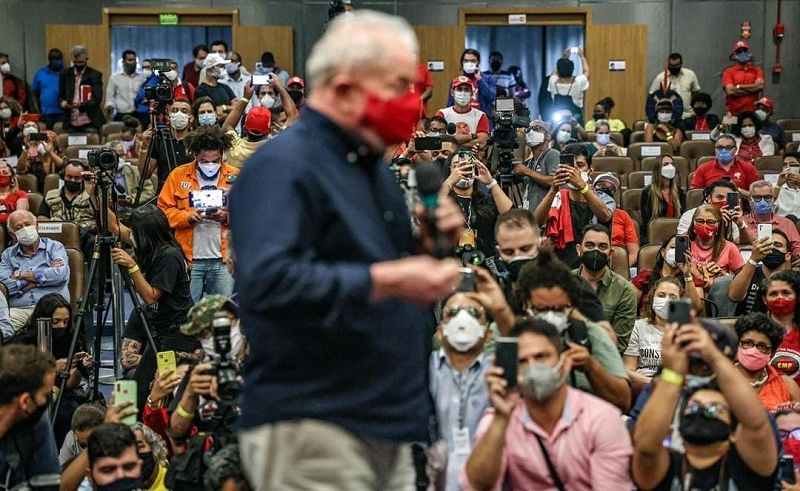 Em carta entregue à Lula, petroleiros selam compromisso pela democracia e em defesa da Petrobrás e dos direitos