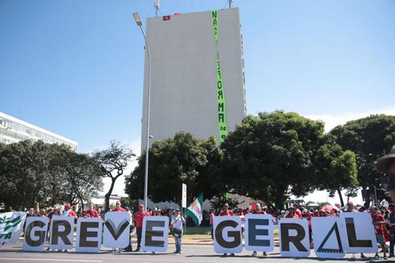 Encontro Nacional aprova manifesto