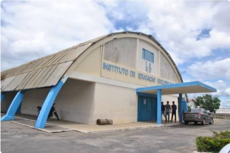 Funcionários da Escola Normal testam positivo para o coronavírus