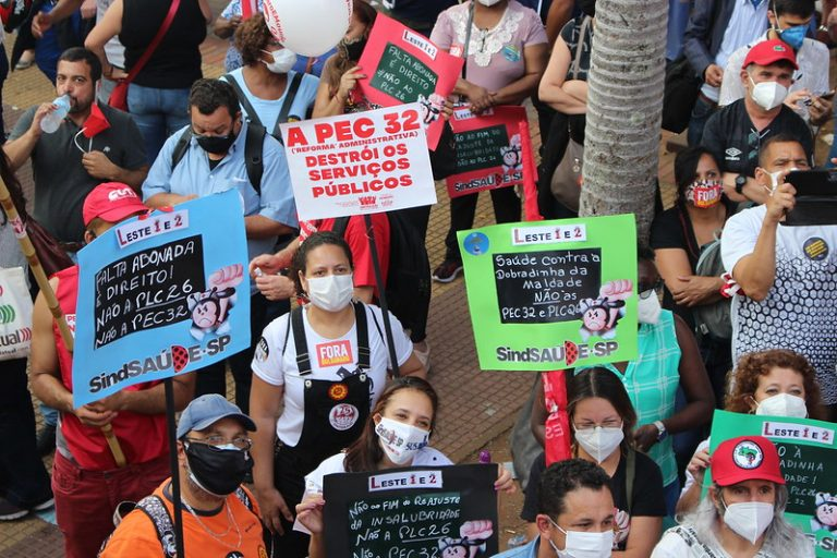 PEC 32 altera inúmeras regras, como os mecanismos de contratação de funcionários públicos