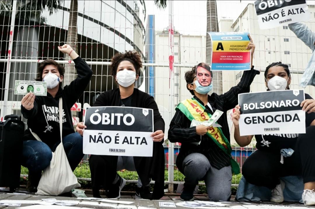 Levante Popular da Juventude ESCRACHA A EMPRESA PREVENT SENIOR E O GOVERNO BOLSONARO