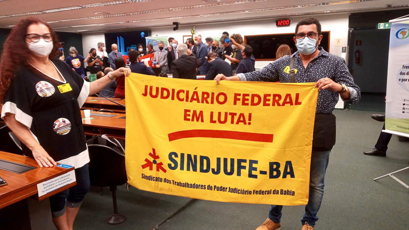 O cão de guarda de Bolsonaro na Câmara, Arthur Lira (PP-AL), arregou e retirou a PEC 32 da pauta