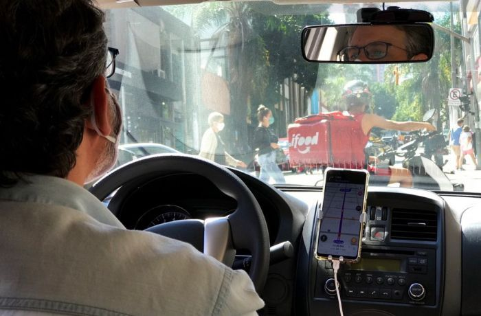 Para driblar exploração, trabalhadores por aplicativos criam os próprios APPs