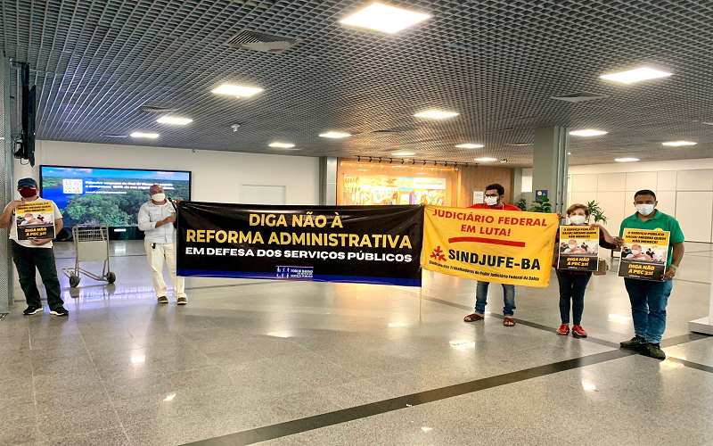 SINDJUFE-BA está presente no ato que está acontecendo agora no aeroporto de Salvador
