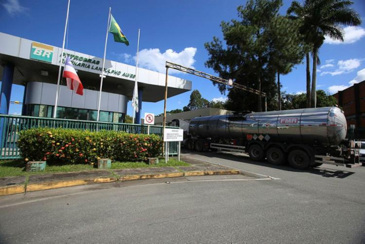 A venda da Refinaria Landulpho Alves e os impactos sobre a economia baiana