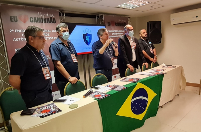 Caminhoneiros podem deflagar greve nacional a partir de 1º de novembro