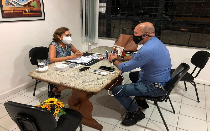 PRESIDENTE DO SINDIPOL-BA SE ENCONTRA COM LÍDICE DA MATA PARA TRATAR DE PAUTAS DA CATEGORIA NO CONGRESSO