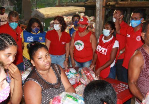 Sindae participa de Ação Social da CUT-BA em entrega de cestas básicas