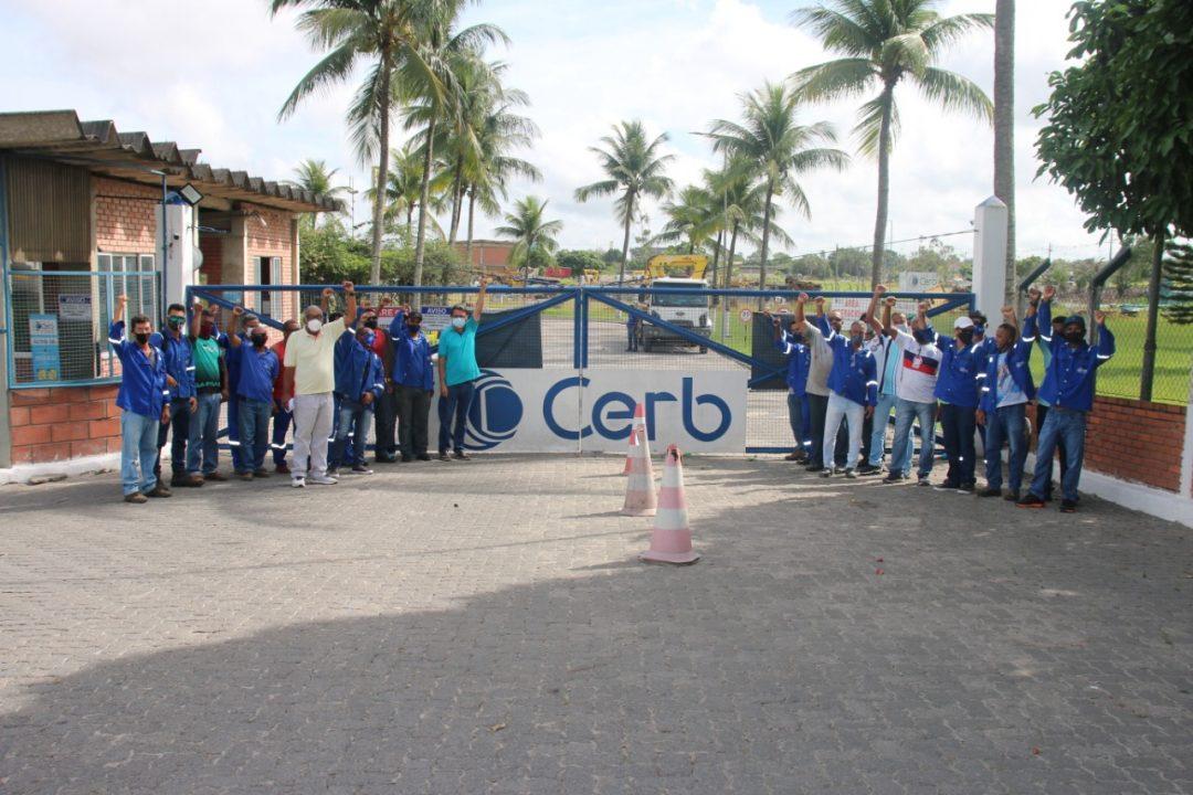 Sindipetro realiza protesto na Cerb em Feira de Santana contra postura da empresa Elfe