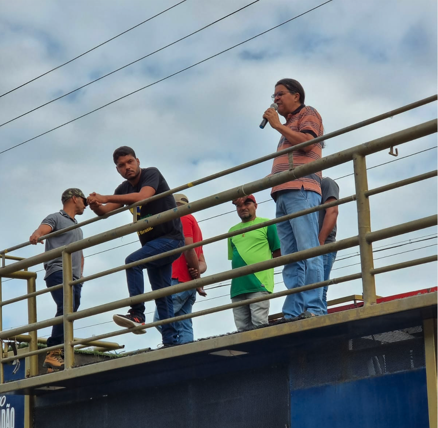 Ato na unidade da Petrobrás, em Santiago, na Bahia, reúne trabalhadores terceirizados e de empresas do setor privado