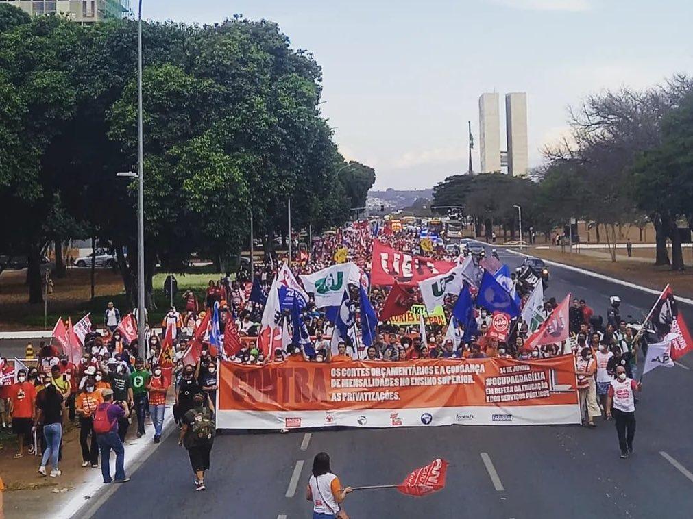 Ocupa Brasília: APUB mobilizada em defesa das universidades públicas e contra os cortes