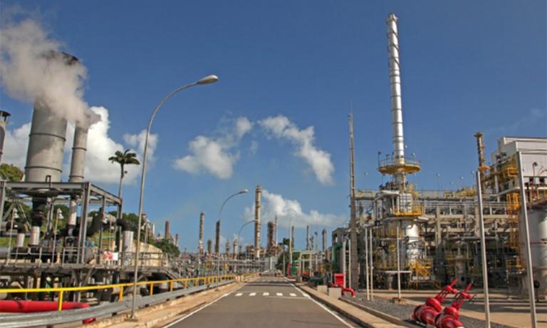 PT apresenta projeto para bloquear estudos sobre privatização da Petrobras